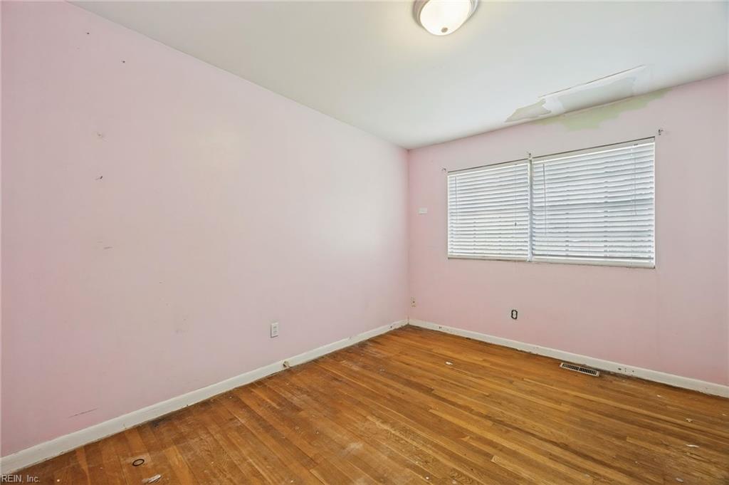 724 Roslyn Road Newport News VA 23601