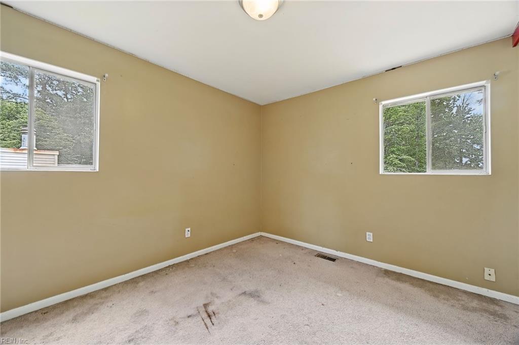 724 Roslyn Road Newport News VA 23601