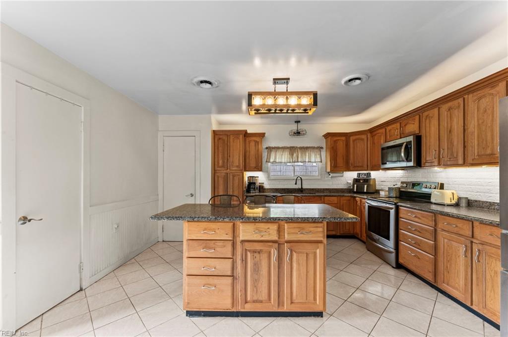 406 Grafton District Road Yorktown VA 23692