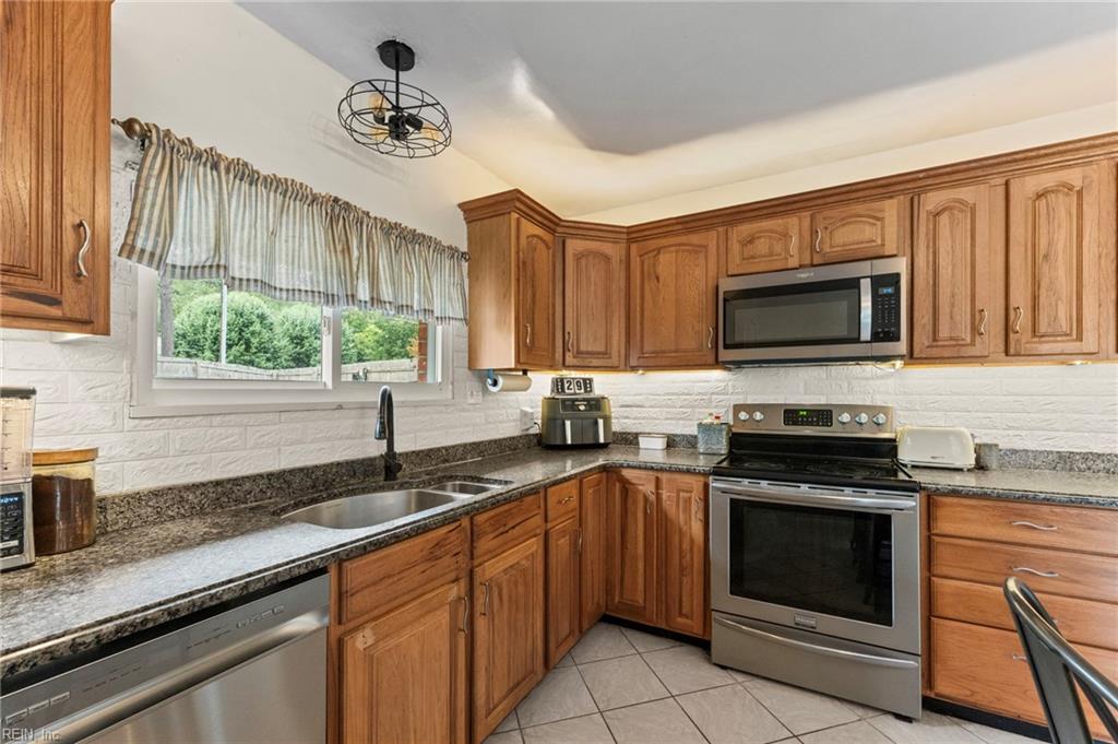 406 Grafton District Road Yorktown VA 23692