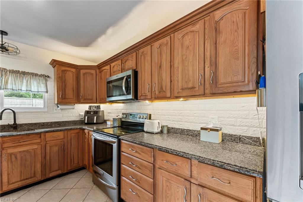 406 Grafton District Road Yorktown VA 23692