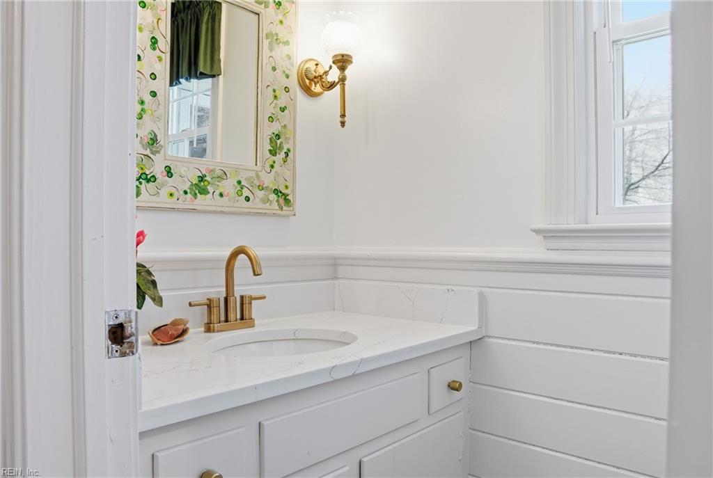 53 Hertzler Road Newport News VA 23602