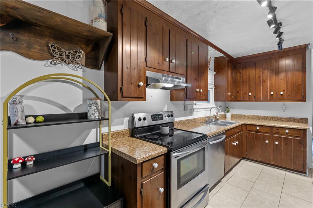 695 Chatsworth Drive Newport News VA 23601