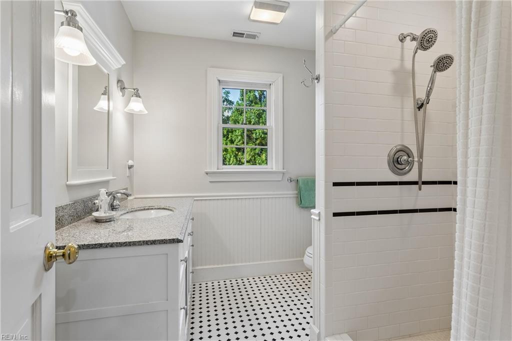 285 E Queens Drive Williamsburg VA 23185