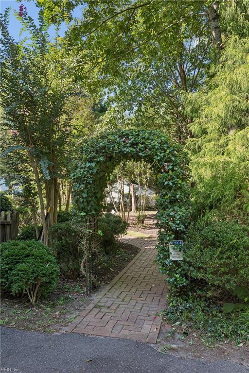 285 E Queens Drive Williamsburg VA 23185