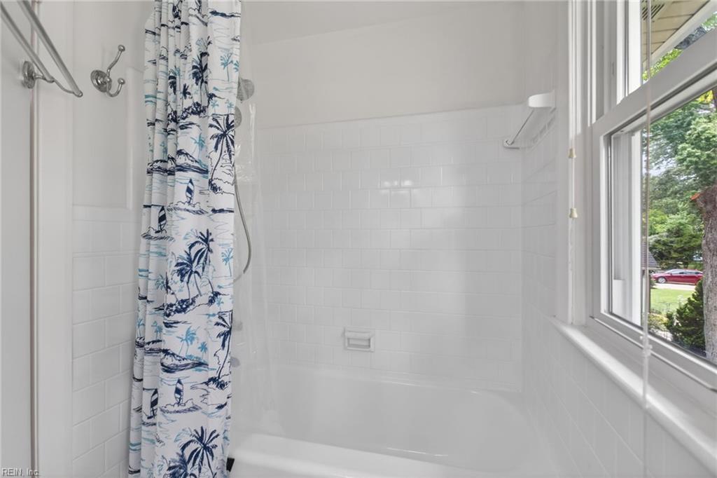 16 Oakland Drive Newport News VA 23601
