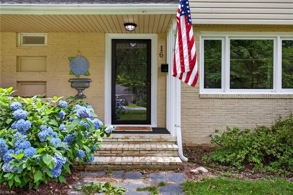 16 Oakland Drive Newport News VA 23601
