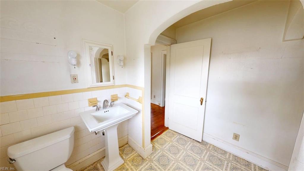 76 Raleigh Road Newport News VA 23601
