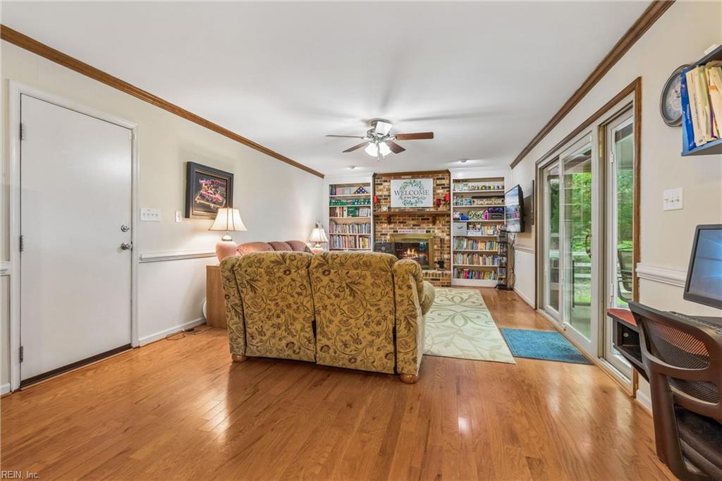 102 Edgewood Court Yorktown VA 23692