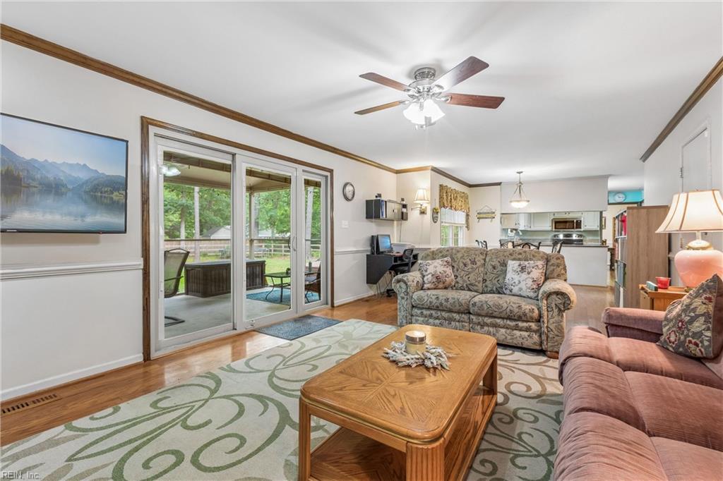 102 Edgewood Court Yorktown VA 23692