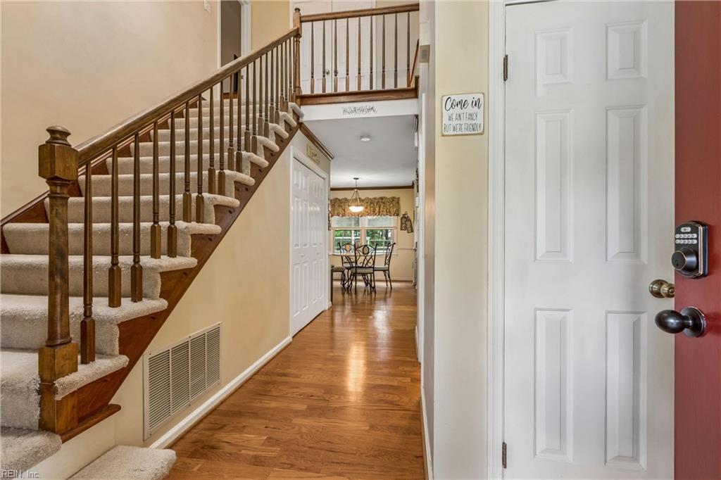 102 Edgewood Court Yorktown VA 23692