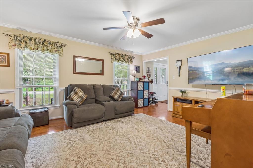 102 Edgewood Court Yorktown VA 23692