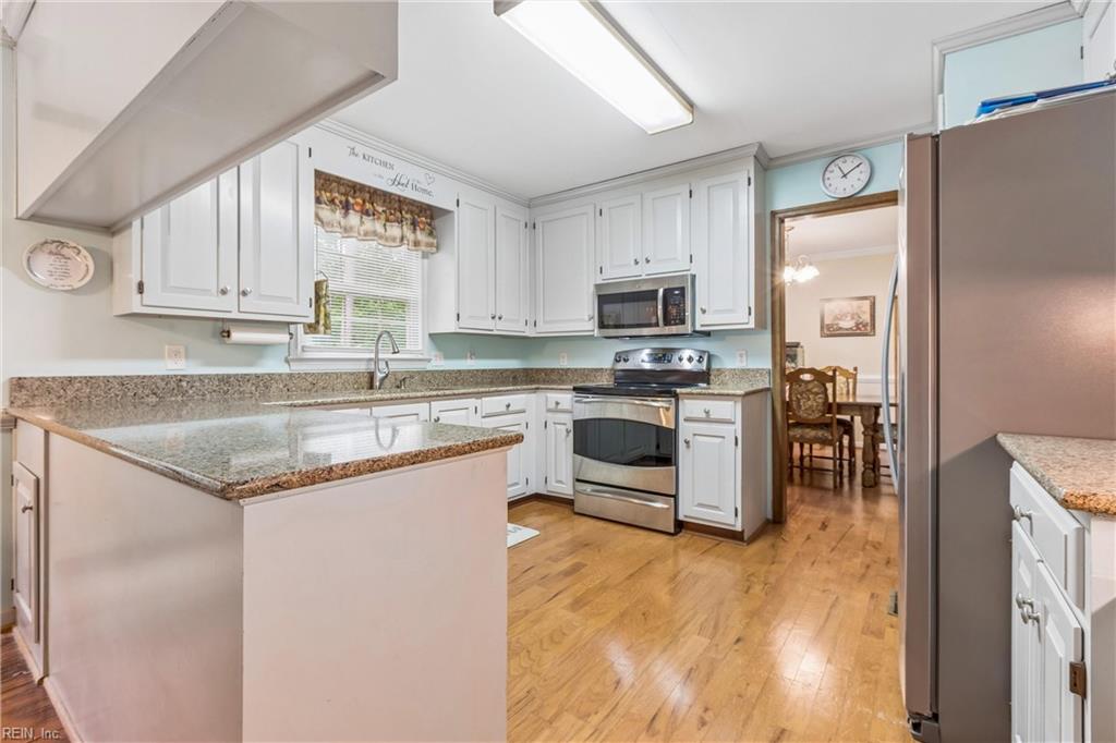 102 Edgewood Court Yorktown VA 23692