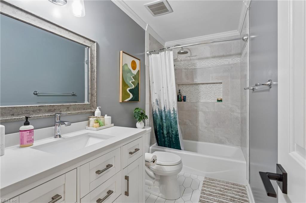 609 E Woodland Drive Yorktown VA 23692