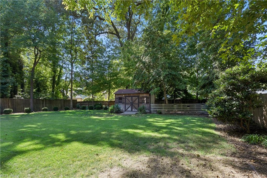 609 E Woodland Drive Yorktown VA 23692