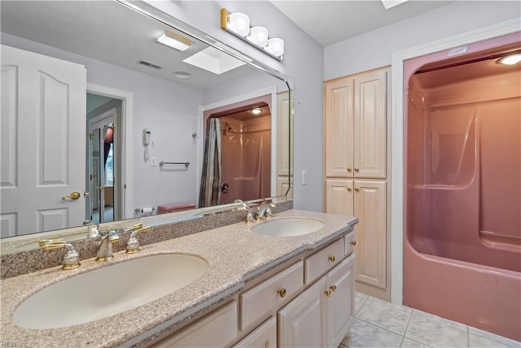 101 Barrington Lane Yorktown VA 23693