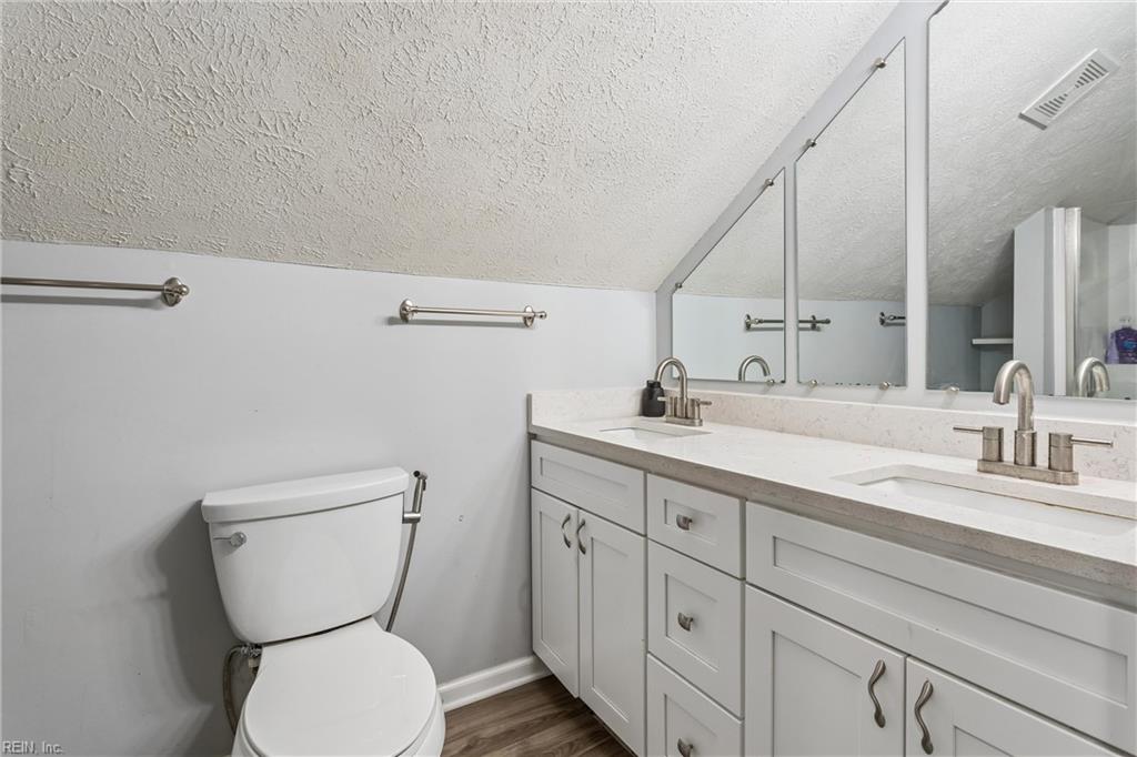 8 Liberty Cir Circle Newport News VA 23602