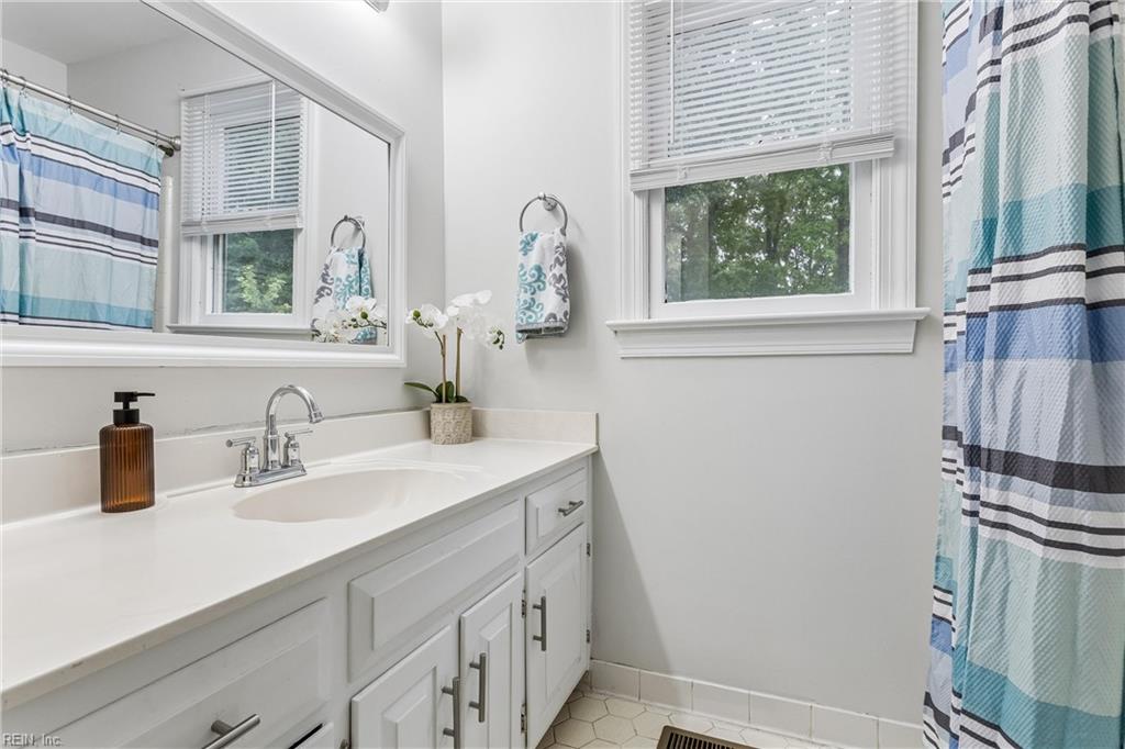 112 Breezy Point Drive Yorktown VA 23692
