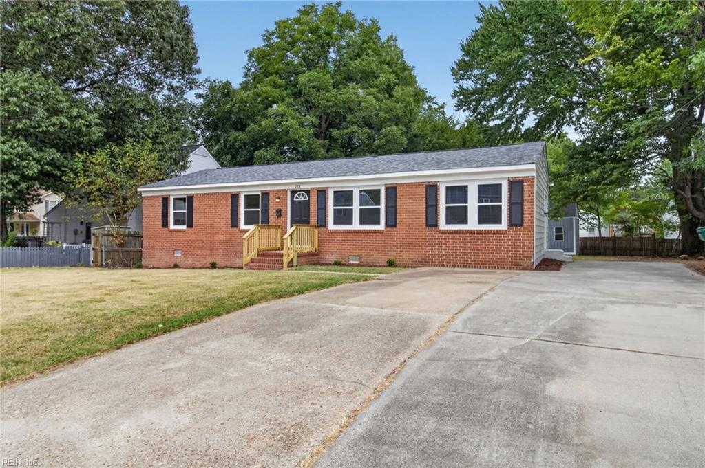 228 Colony Road Newport News VA 23602