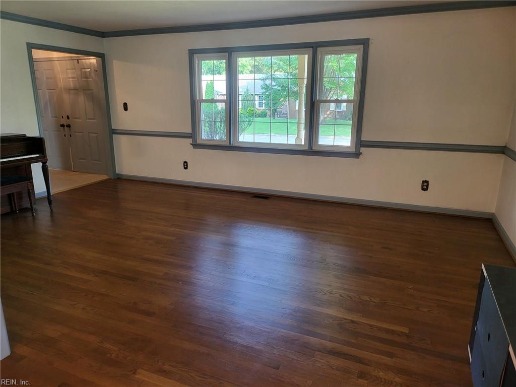 24 E Governor Drive Newport News VA 23602