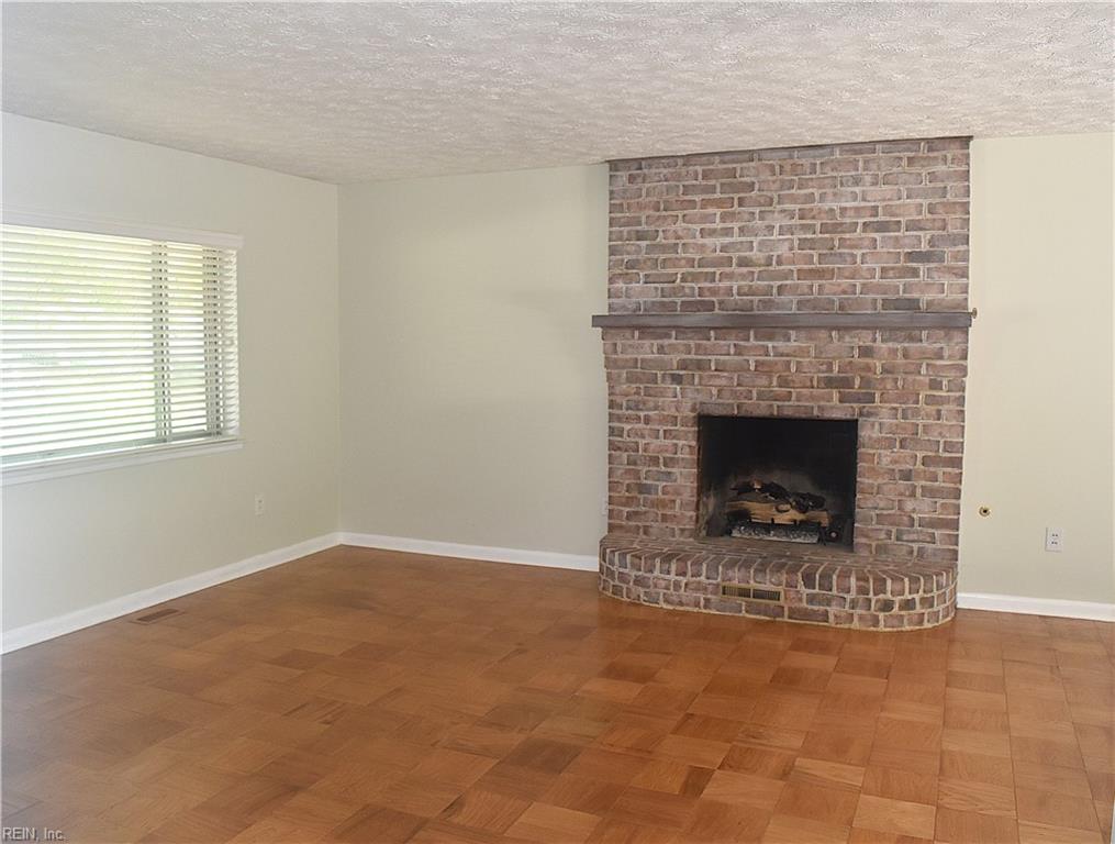 725 Roslyn Road Newport News VA 23601