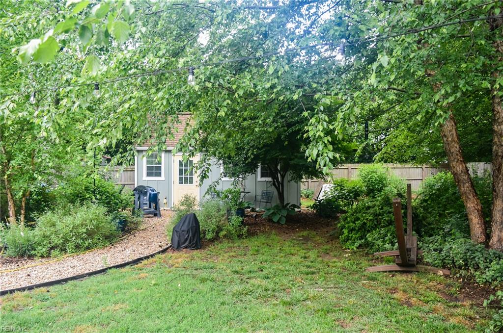 725 Roslyn Road Newport News VA 23601