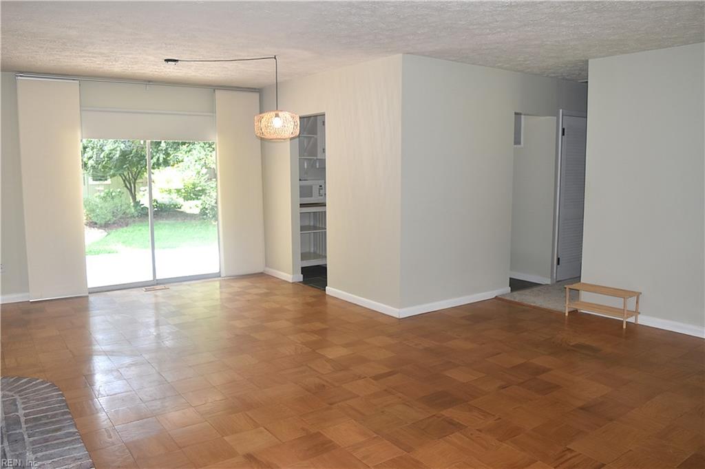 725 Roslyn Road Newport News VA 23601