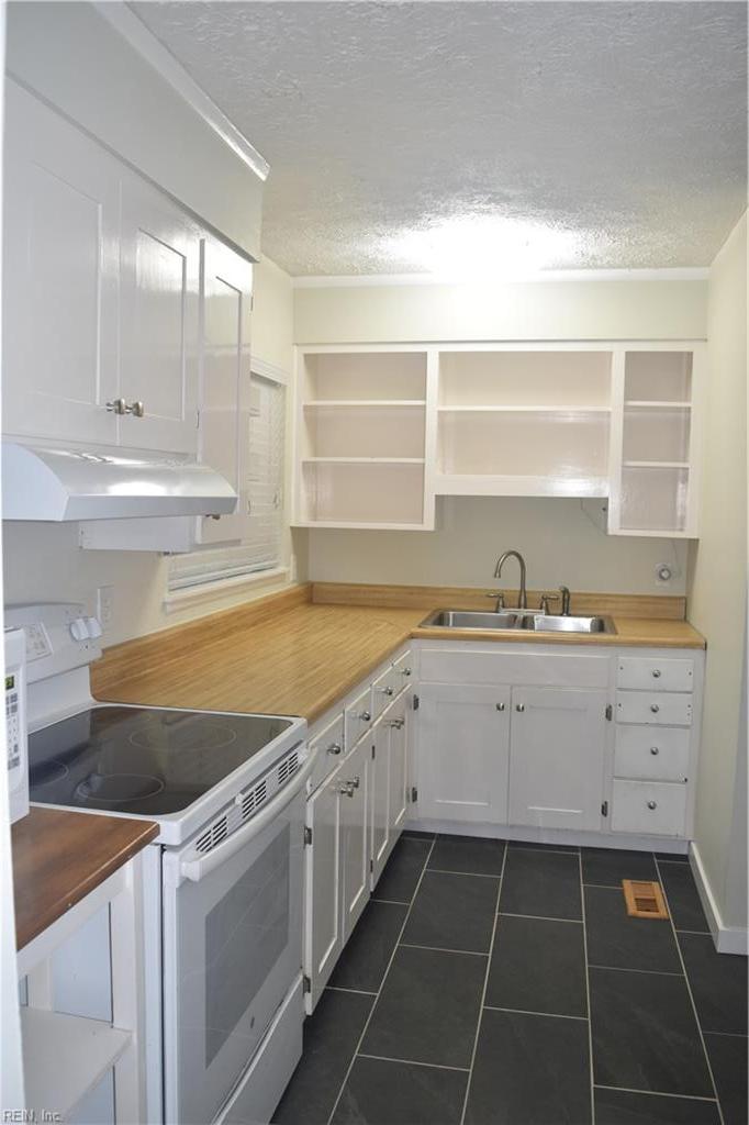 725 Roslyn Road Newport News VA 23601