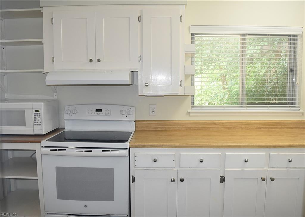 725 Roslyn Road Newport News VA 23601