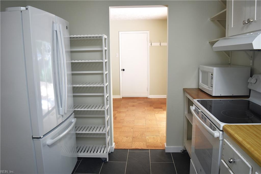 725 Roslyn Road Newport News VA 23601