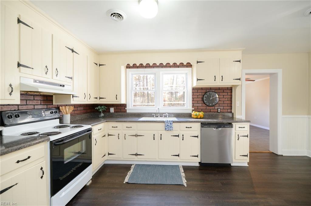 119 Edith Lane Yorktown VA 23692