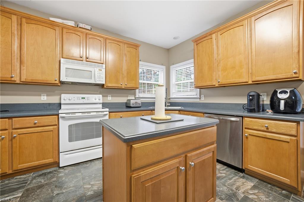 105 Overlook Point Yorktown VA 23693