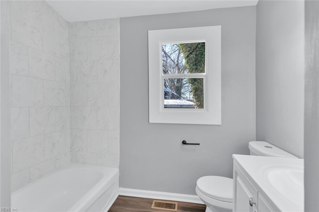 1004 E Russell Court Newport News VA 23605