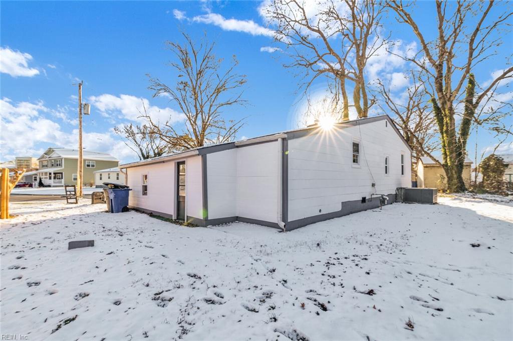 1004 E Russell Court Newport News VA 23605