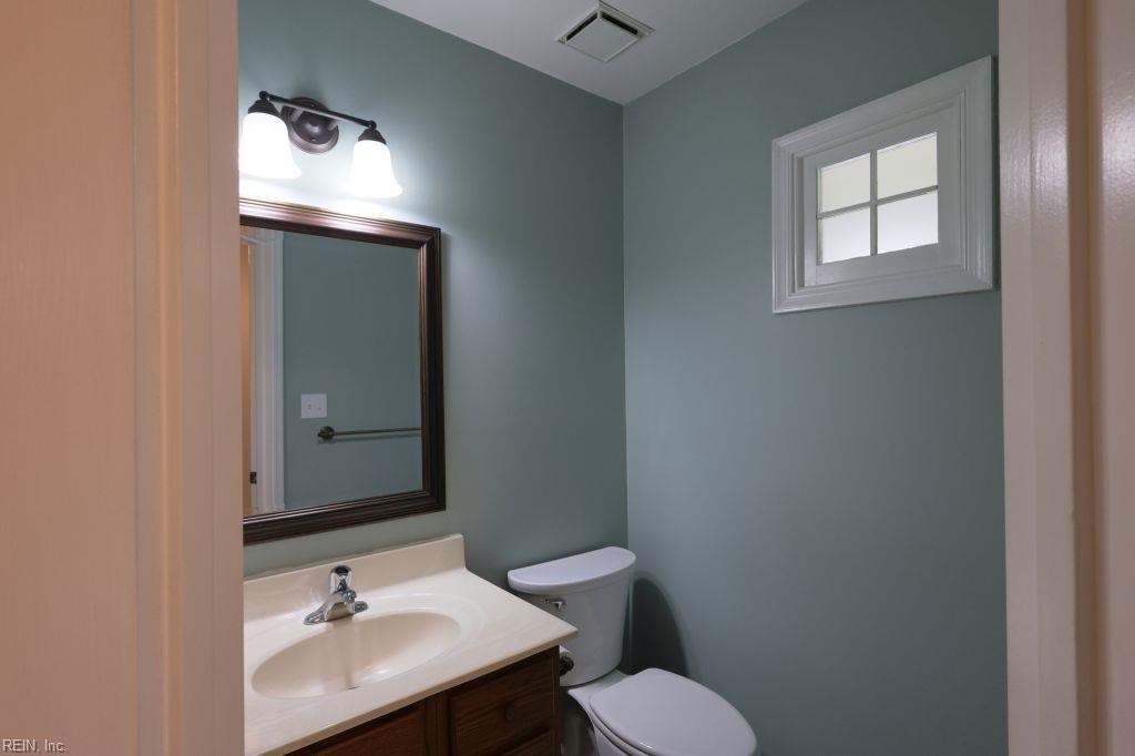 302 Peachtree Lane Yorktown VA 23693
