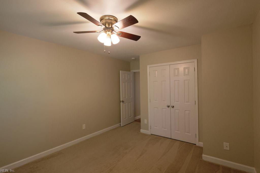 302 Peachtree Lane Yorktown VA 23693