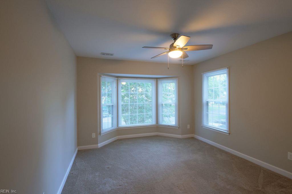 302 Peachtree Lane Yorktown VA 23693