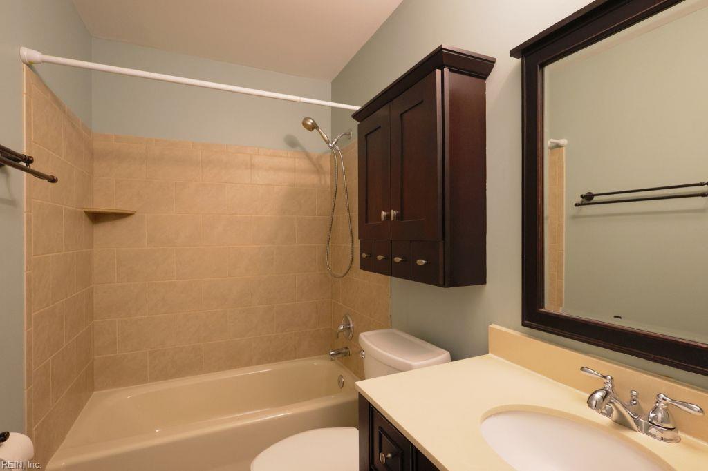 302 Peachtree Lane Yorktown VA 23693