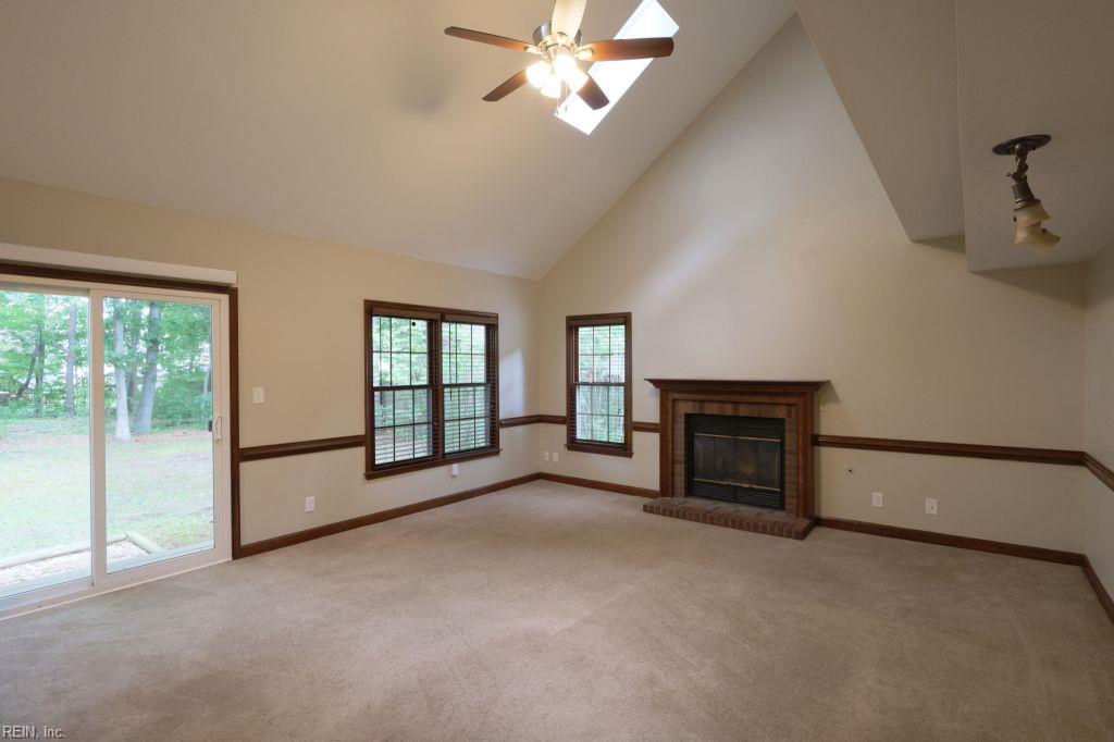 302 Peachtree Lane Yorktown VA 23693