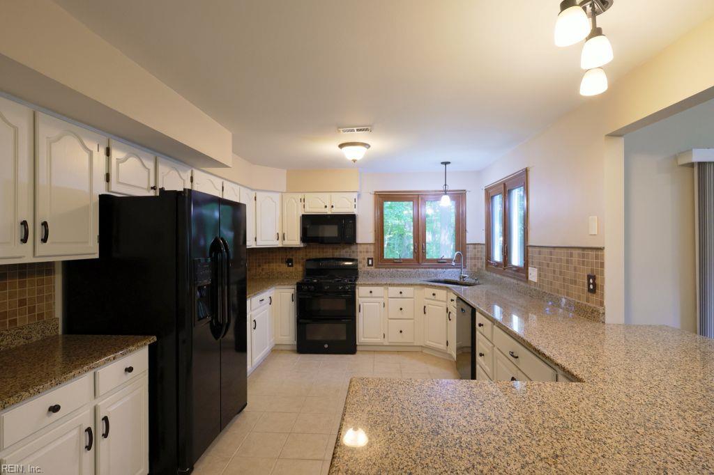 302 Peachtree Lane Yorktown VA 23693