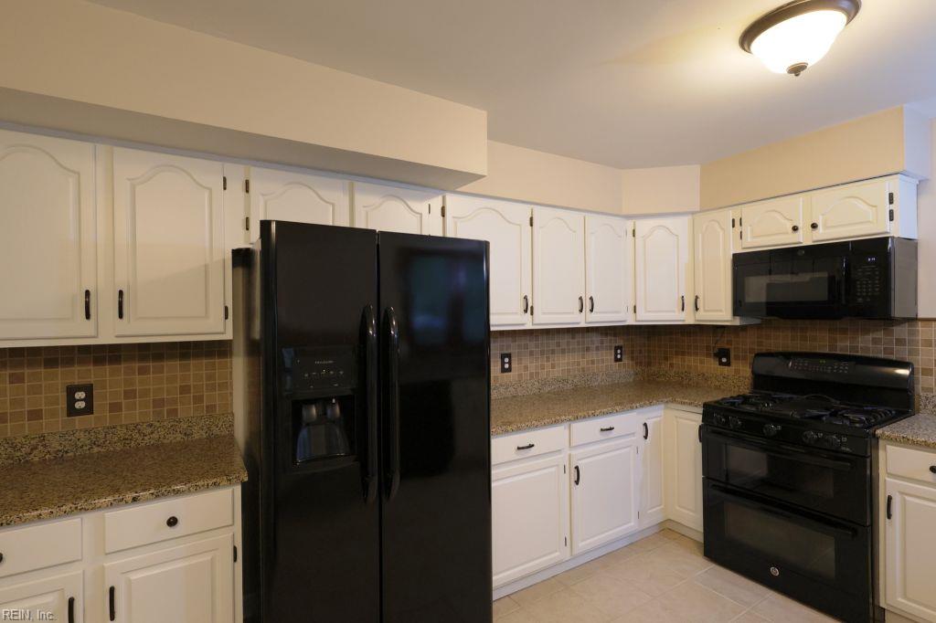 302 Peachtree Lane Yorktown VA 23693