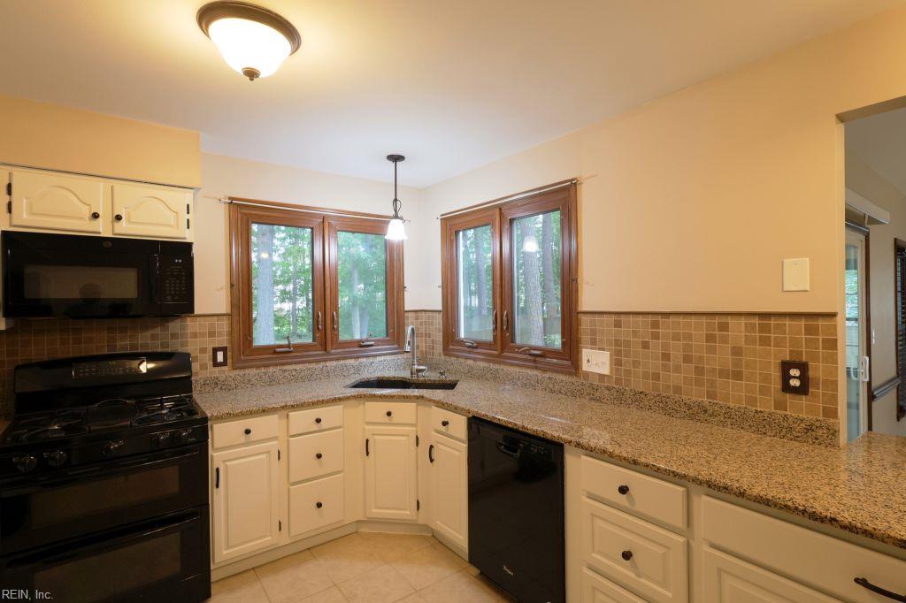 302 Peachtree Lane Yorktown VA 23693