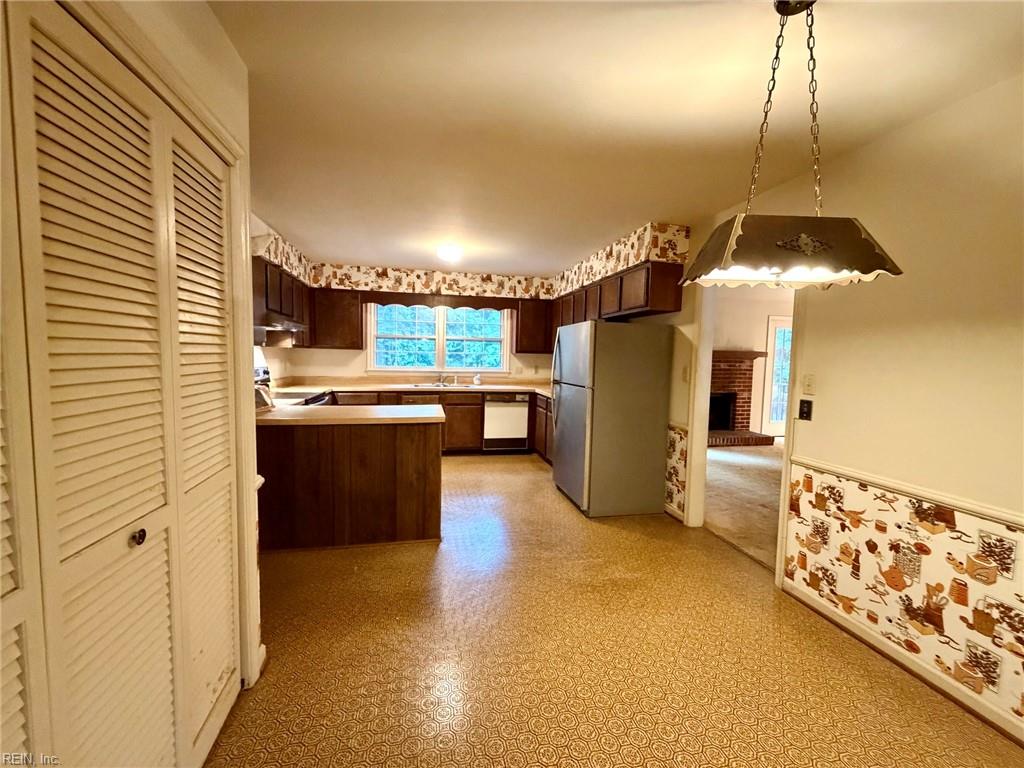 129 The Maine Williamsburg VA 23185