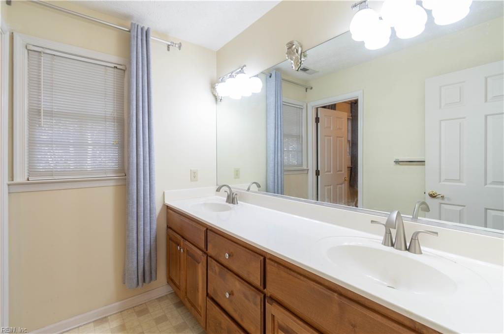 217 Pasture Lane Yorktown VA 23693