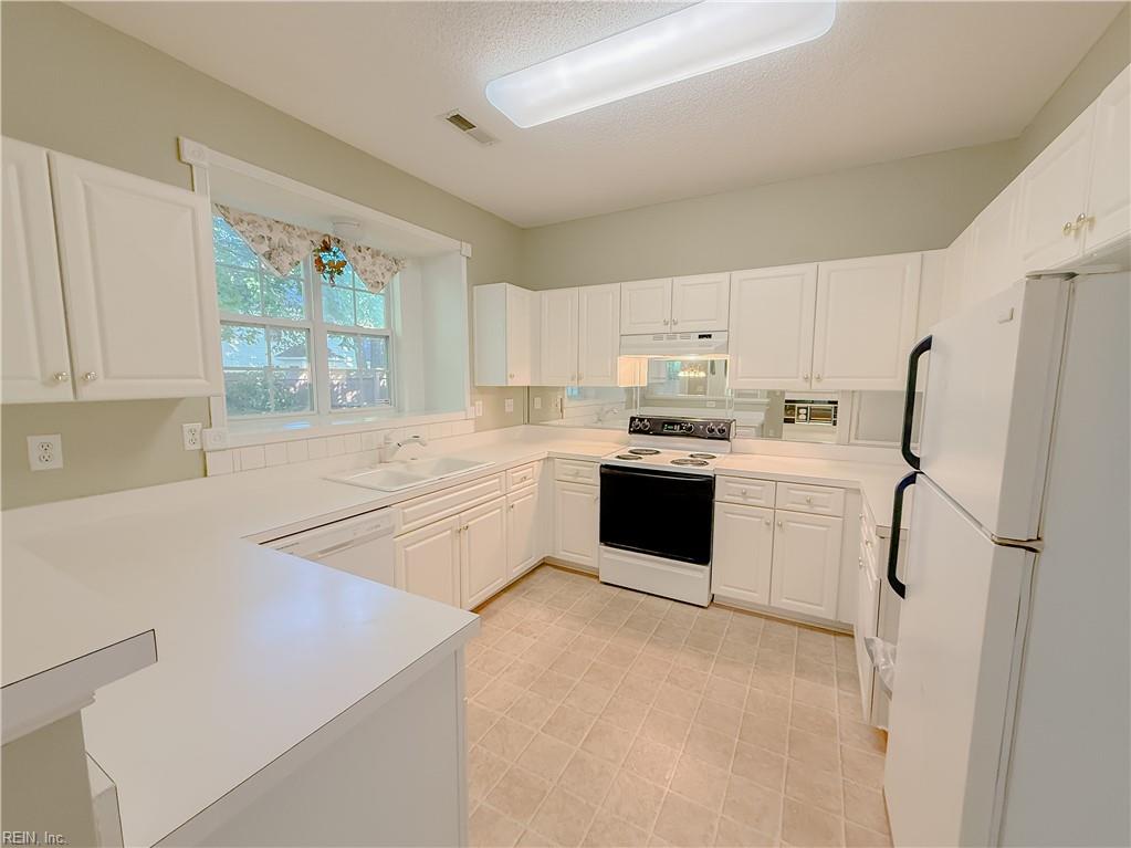 224 Southlake Place Newport News VA 23602