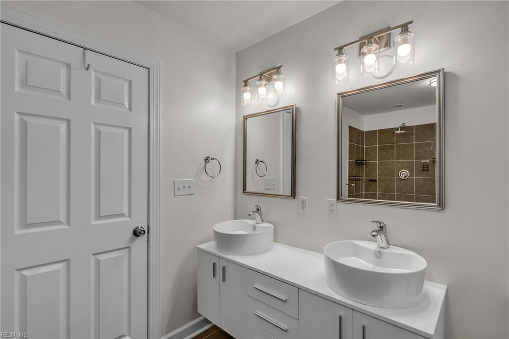 18 Langhorne Road Newport News VA 23606
