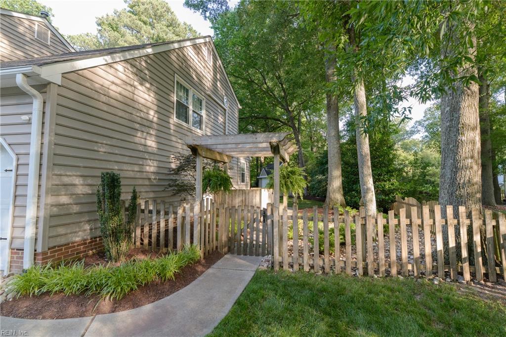 602 Lake Dale Way Yorktown VA 23693