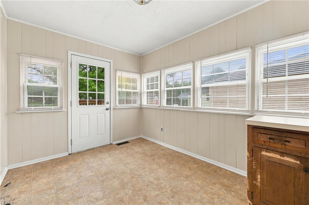 6014 Old Chestnut Avenue Newport News VA 23605
