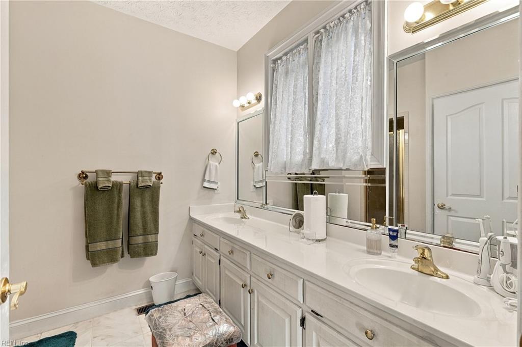 205 Chase Oak Court Yorktown VA 23693