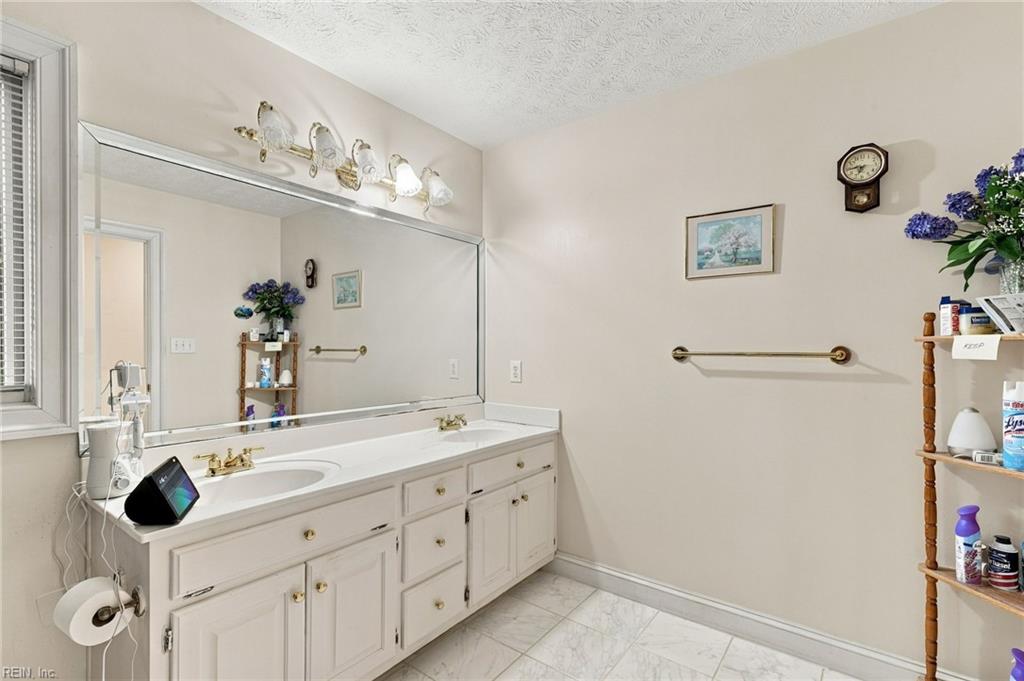 205 Chase Oak Court Yorktown VA 23693